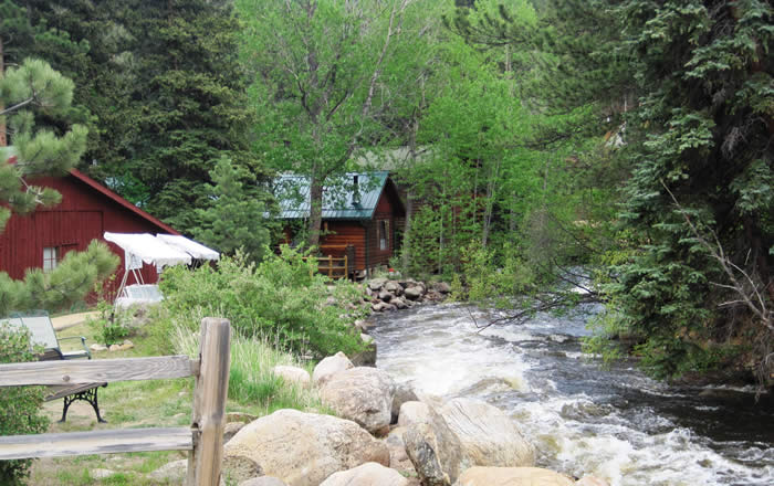 Swiftcurrent Lodge on the River - Estes Park Hikers Paradise