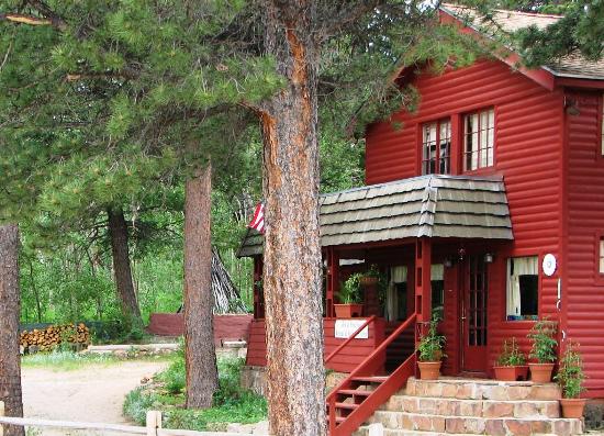 Yellowstone Lodge – Sunshine Mountain Retreat